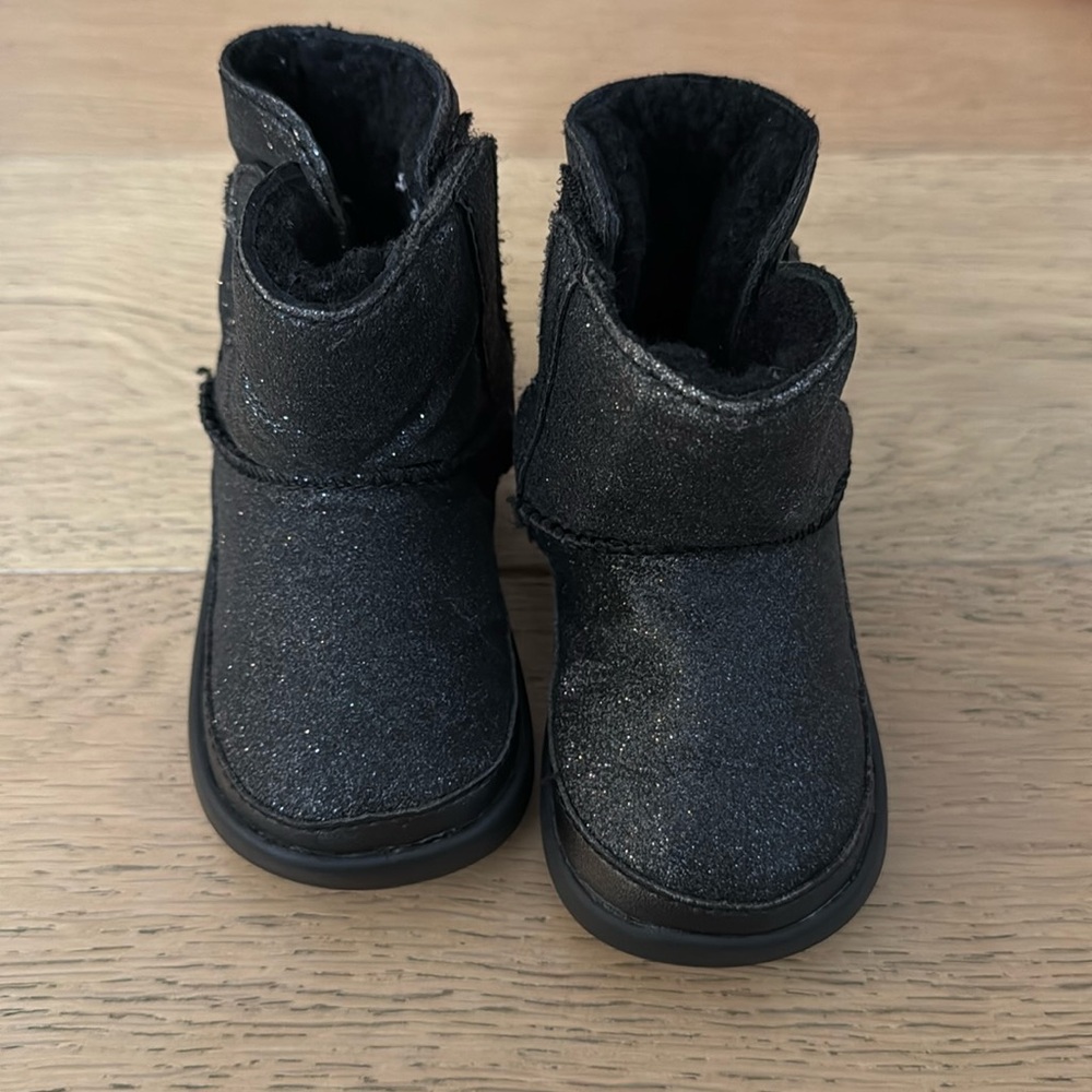BLACK UGG SPARKLY TODDLER BOOTS SIZE 4/5